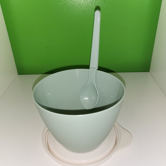 Tupperware Refrigerator Bowls- Set of 4 - Picture 2 of 4